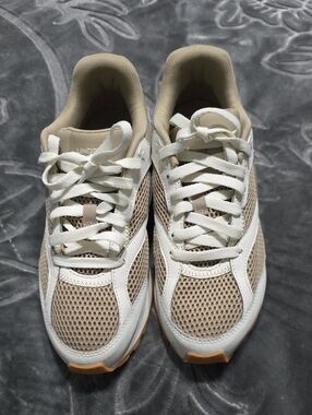 Under Armour UA Jogger Women's Sneakers White Beige Gum Sole Retro